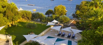 Farrys Boutique Hotel & Beach Club