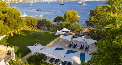 Farrys Boutique Hotel & Beach Club