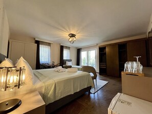 DELUXE SUITE | Premium bedding, individually decorated, individually furnished, desk - Farrys Boutique Hotel & Beach Club (Bodrum)
