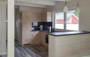 Kühlschrank, Mikrowelle, Herdplatte, Geschirrspüler
