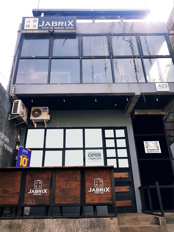 Front of property - Jabrix Hotel (Bandung)