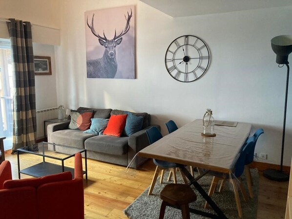 TV - Duplex 2-bedroom in Brides-les-Bains center, balcony, elevator, pets allowed (Brides-les-Bains)