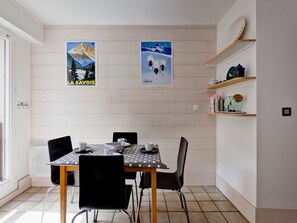 Dining - Duplex 2-bedroom in Brides-les-Bains center, balcony, elevator, pets allowed (Brides-les-Bains)