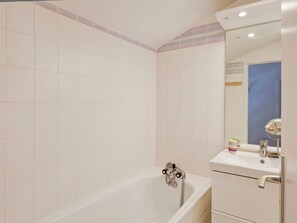 Hair dryer - Duplex 2-bedroom in Brides-les-Bains center, balcony, elevator, pets allowed (Brides-les-Bains)