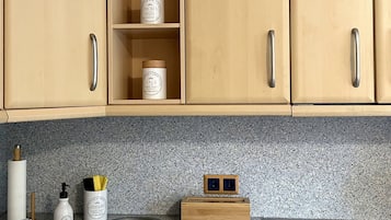 Kühlschrank, Ofen, Herdplatte, Geschirrspüler