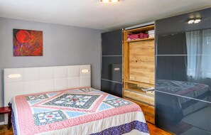 1 bedroom, travel cot, WiFi