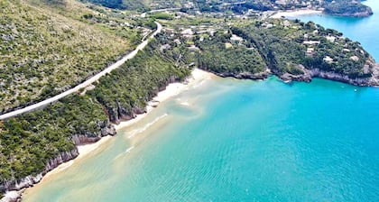 House of Ulysses: private garden and parking.