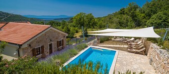 VinodolSun Villa Vallis; exclusive classic, pool, sauna, tennis, outdoor kitchen