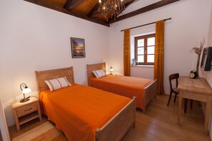 3 dormitorios, tabla de planchar con plancha, wifi gratis y ropa de cama