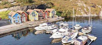 Waterfront cabin, 35 min drive to Bergen and access to Norwegian fjord