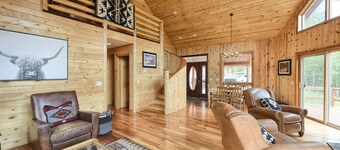 2500 Sq. Ft Cabin w/ Great Views of Deer Mountain, Wrap Around Deck, Hot Tub!