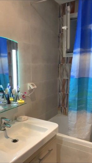 Bathroom - Vacation flat/apartment in Nabeaul (Mrezga)
