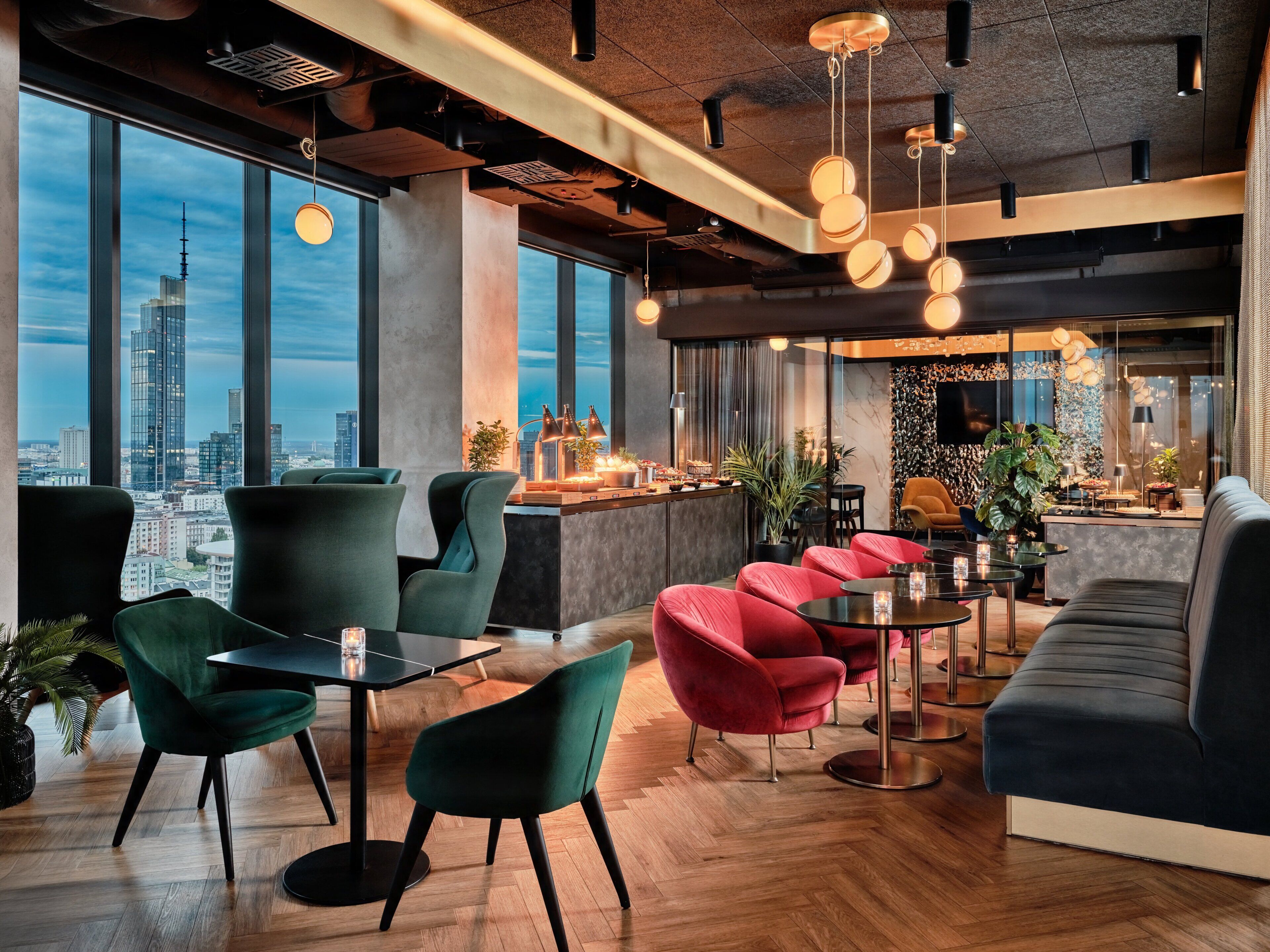 2 bars/lounges, cocktail bar