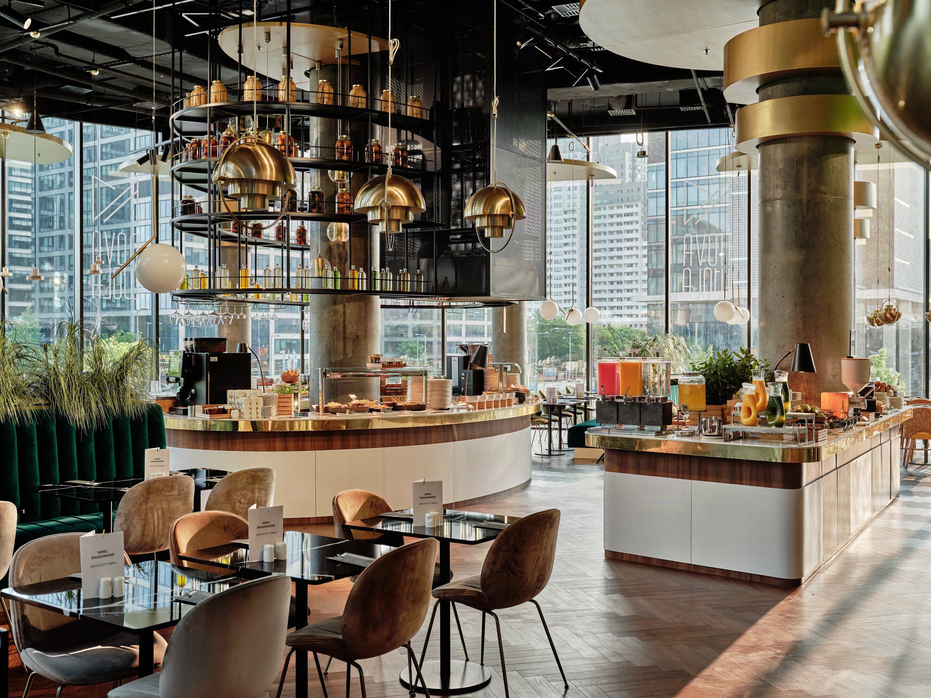 Daily buffet breakfast (PLN 110 per person)