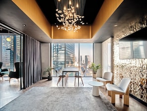 2 bars/lounges, cocktail bar