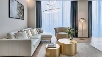 Premium bedding, in-room safe, desk, laptop workspace