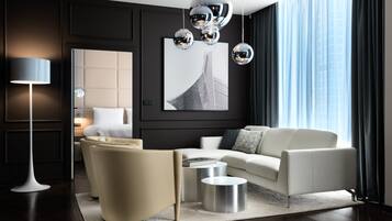 Premium bedding, in-room safe, desk, laptop workspace