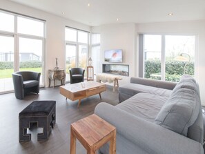 TV - Beautiful apartment in villa for 2 people with WIFI, TV and terrace (Wemeldinge)