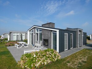 Himmel, Bygning, Plante, Ejendom, Sky, Hus, Arkitektur, Urban Design, Boligområde, Bord