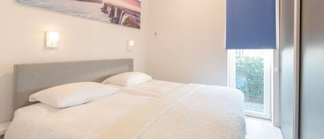 2 bedrooms, travel cot, free WiFi, bed sheets