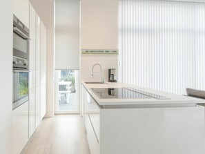 Microwave, dishwasher, high chair, freezer - Beautiful apartment in villa for 4 people with WIFI, TV, terrace and panoramic view (Wemeldinge)