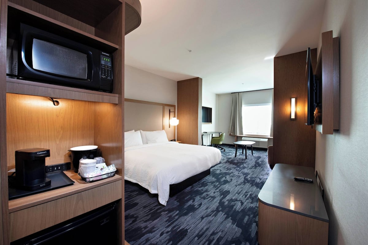 desk, laptop workspace, iron/ironing board, free wifi