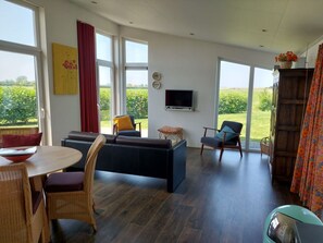 TV - Nice apartment in villa for 4 guests with WIFI, TV, terrace and panoramic view (Wemeldinge)