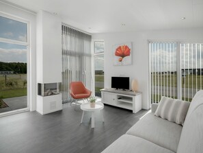 Interior - Lovely apartment in villa for 4 guests with WIFI, TV, terrace and panoramic view (Wemeldinge)