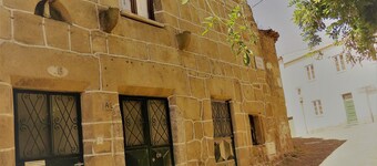 Porta de Santiago House