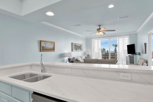 Dauphin Island Beach Club 204 Great Unit with Beautiful views!