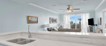 Dauphin Island Beach Club 204 Great Unit with Beautiful views!