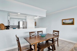 Dining - Dauphin Island Beach Club 204 Great Unit with Beautiful views! (Dauphin Island)