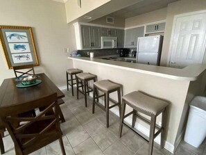 Fridge, microwave, oven, stovetop - Dauphin Island Beach Club 204 Great Unit with Beautiful views! (Dauphin Island)