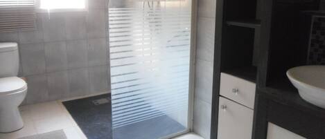 Toallas y papel de baño