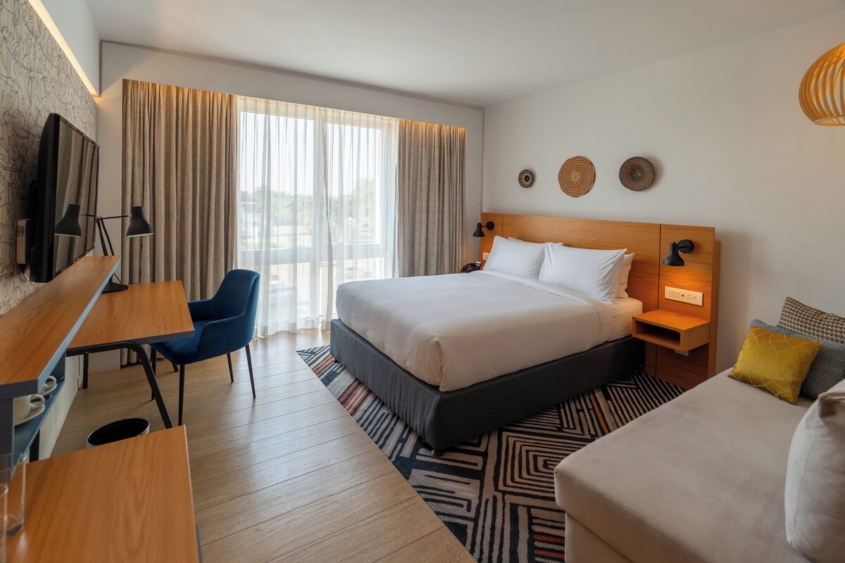 Standard Room | Premium bedding, down comforters, pillowtop beds, minibar