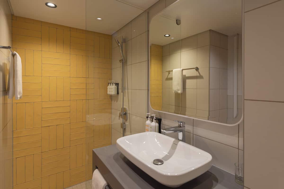 standard room, 1 queen bed | bathroom | shower, rainfall showerhead, free toiletries, hair dryer