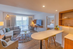 Suite, 1 Schlafzimmer | Hochwertige Bettwaren, Daunenbettdecken, Pillowtop-Betten, Minibar