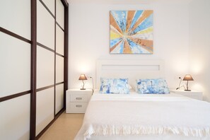 1 slaapkamer, een strijkplank/strijkijzer, gratis wifi, beddengoed