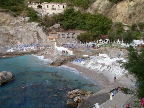 BLU HOME gorgeous chalet nestled in a lemon grove overlooking Capri