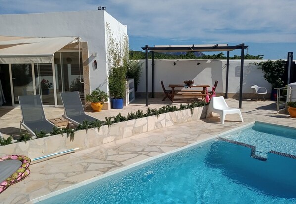 Outdoor pool, a heated pool