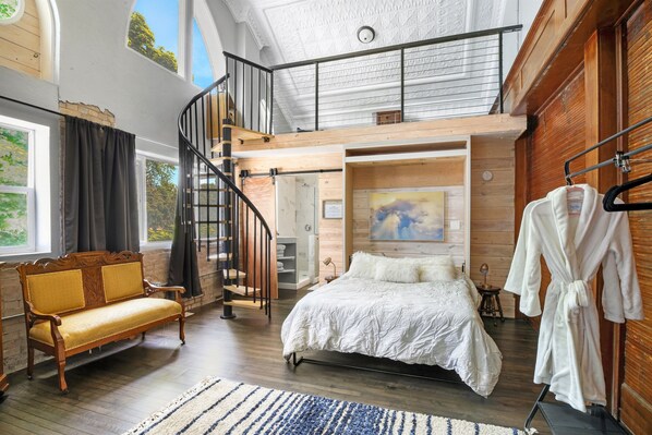 7 bedrooms, iron/ironing board, travel cot, WiFi