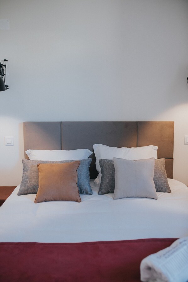 Soundproofing, free WiFi, bed sheets