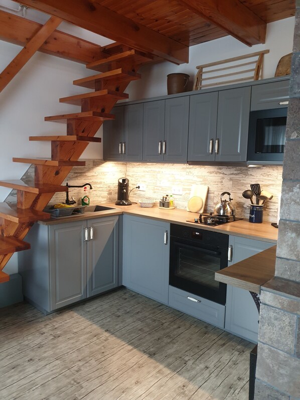 Fridge, microwave, oven, stovetop