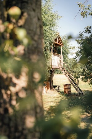 Property grounds - "Unterm Apfelbaum" Vacation Home: Boat Rides / Bike Tours – Anything Is Possible (Lübbenau/Spreewald)