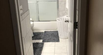228 BEAUTIFUL DOWNTOWN AIR/WIFI/close to FALLS