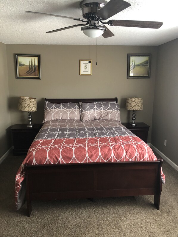 4 bedrooms, iron/ironing board, WiFi, bed sheets