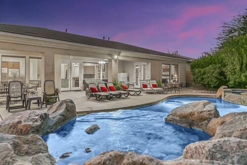 Bellagio: Pool, Spa, Pool Table, Ping Pong!