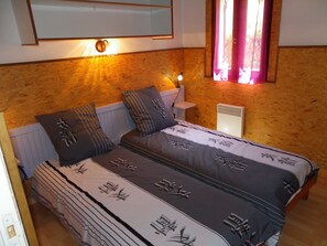 4 bedrooms, iron/ironing board, travel crib, free WiFi