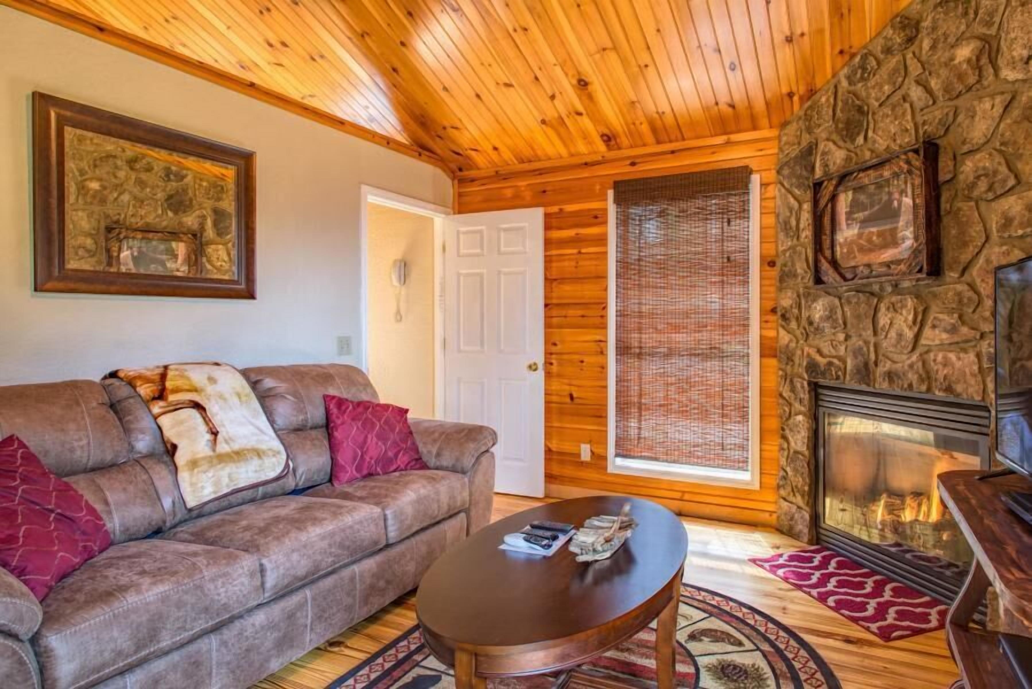 Télévision, cheminée, espaces bureaux