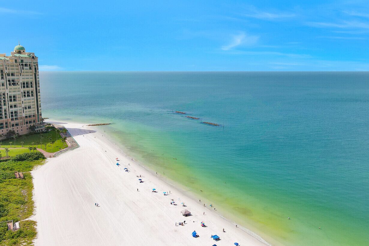 Am Strand, Liegestühle, Strandtücher